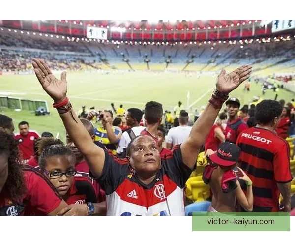 巴西队展现全新进攻套路,表现亮眼重回足球潮流引领地位。 巴西队展现全新进攻套路,表现亮眼重回足球潮流引领地位。